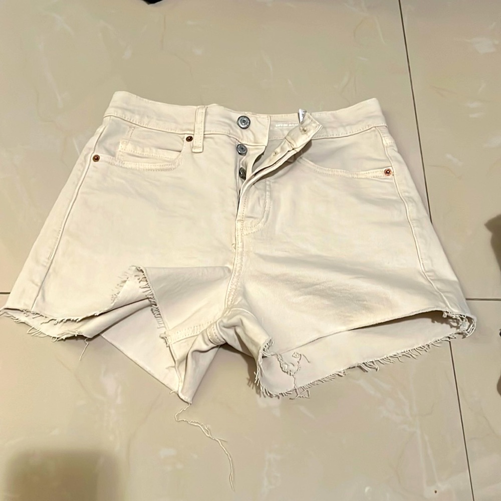 Old Navy cream colored high waist shorts